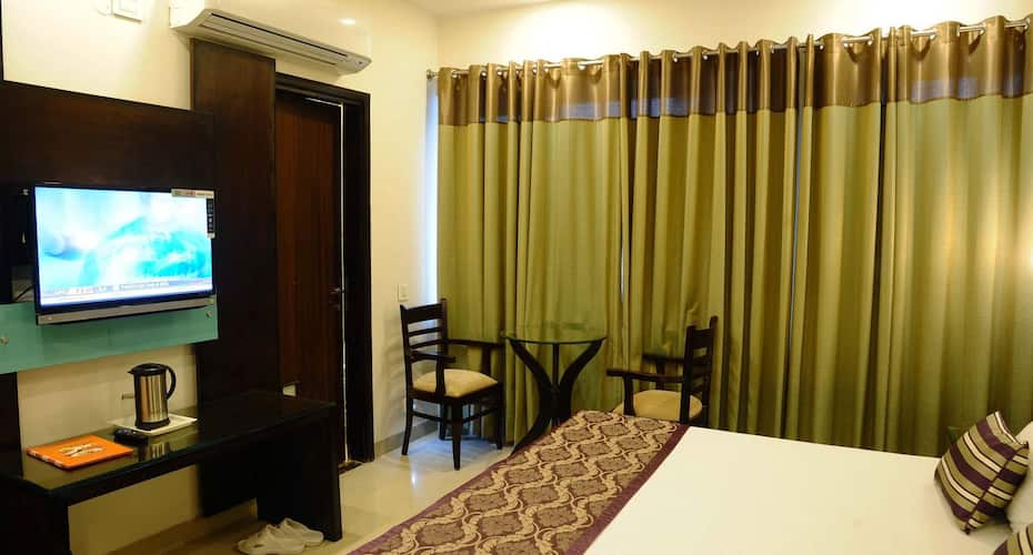 Hotel JH E18hteen, Chandigarh 5